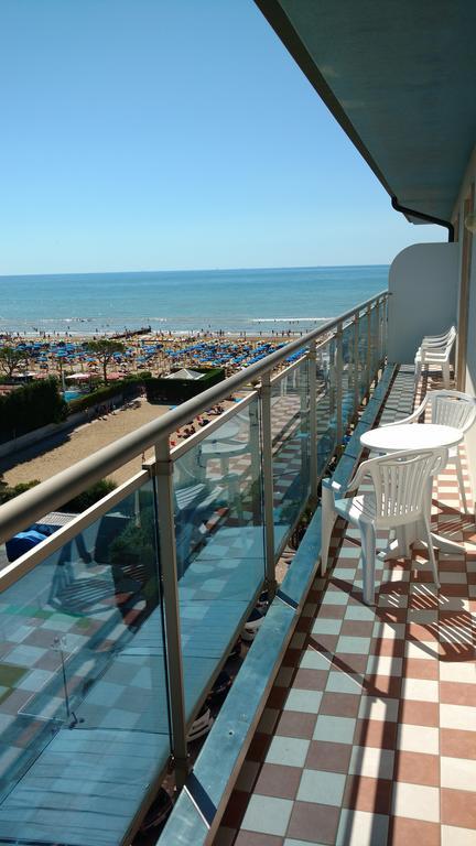 Hotel La Brezza Frontemare Lido di Jesolo Exterior foto