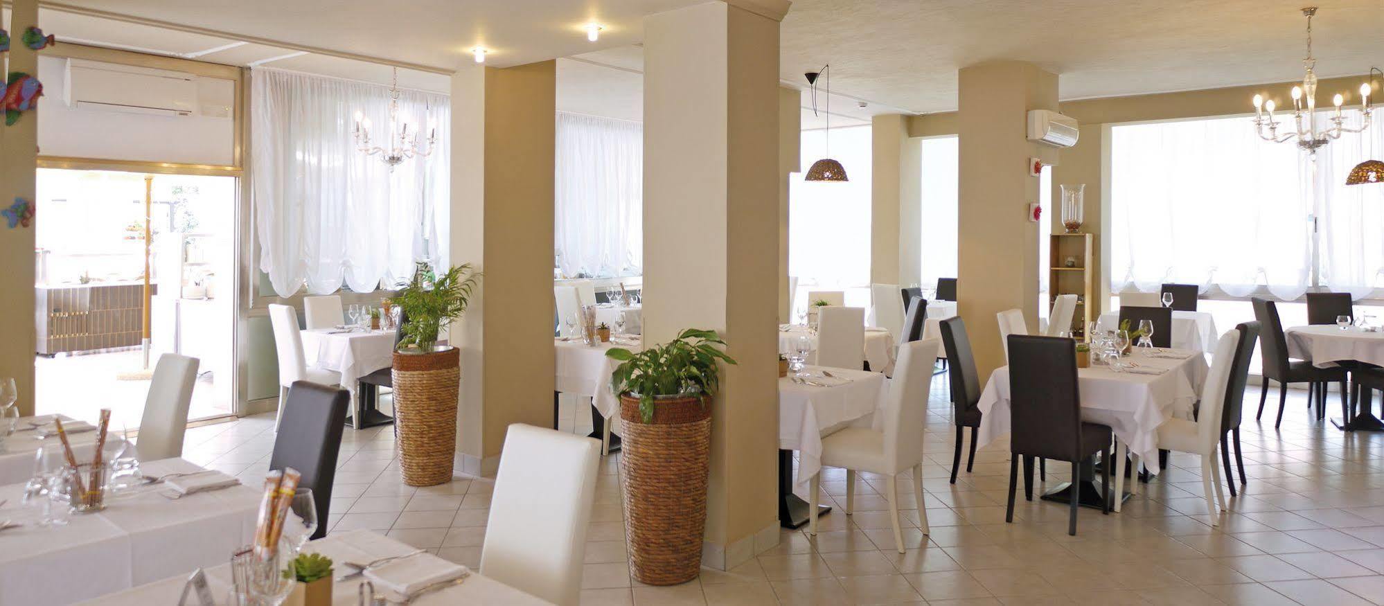 Hotel La Brezza Frontemare Lido di Jesolo Exterior foto