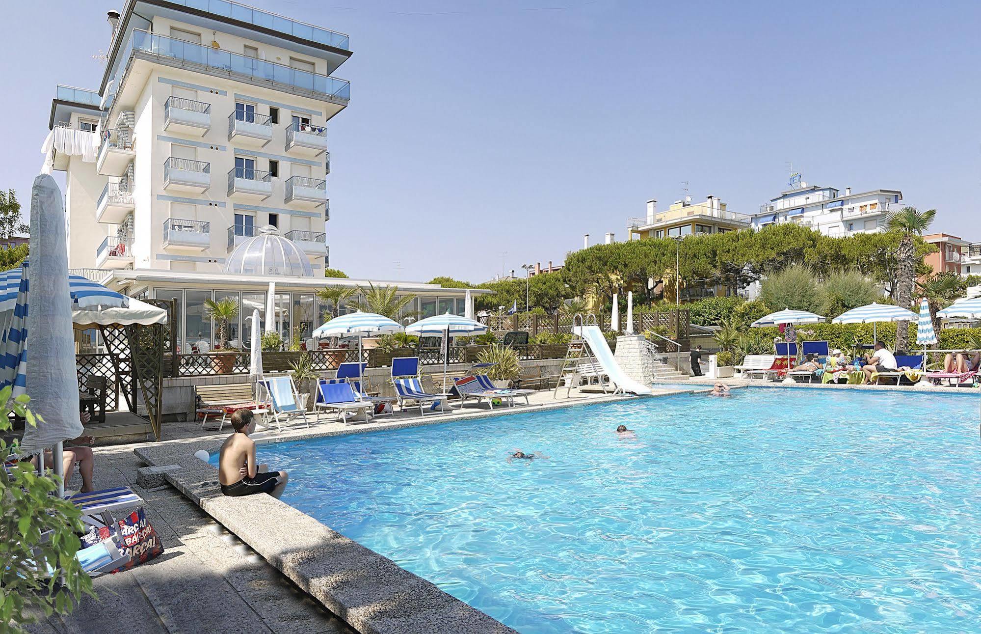 Hotel La Brezza Frontemare Lido di Jesolo Exterior foto
